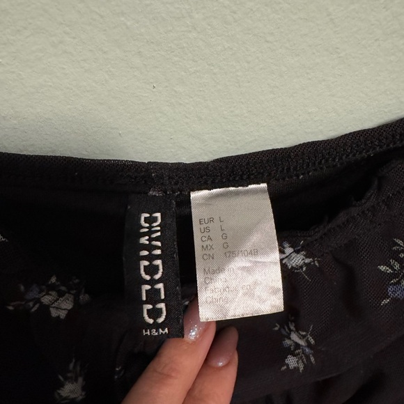 H&M Black Dress with White Floral Design - Picture 7 of 7